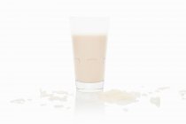 Стакан кокосового молока — стоковое фото