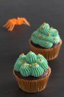 Schokoladen-Cupcakes zu Halloween — Stockfoto