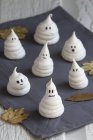 Mini meringue ghosts for Halloween — Stock Photo