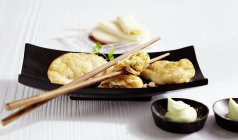 Closeup view of fried dumplings with prawn fillings — Stock Photo