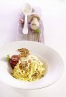 Fettuccine Pasta mit Steinpilzen — Stockfoto