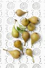 Frische grüne Birnen — Stockfoto