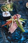 Sushi nigiri con atún - foto de stock