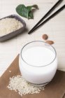 Leite de arroz na mesa — Fotografia de Stock