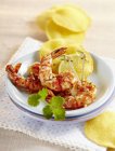 Closeup view of marinated prawns with Tostadas and lemon — Stock Photo