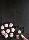 Gâteaux meringue aux mûres — Photo de stock