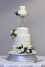 Pastel de boda de varios niveles - foto de stock