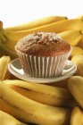 Muffin on ripe bananas — Stock Photo
