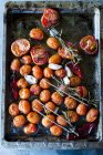 Tomates tostados en horno - foto de stock