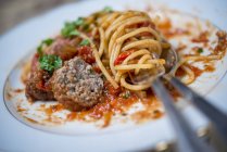 Паста Спагетті з фрикадельками — стокове фото