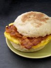 English muffin with bacon and scrambled egg — Stock Photo