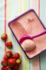 Strawberry ice cream — Stock Photo