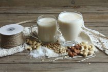 Bicchieri di latte vegano — Foto stock