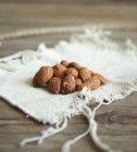 Almonds on linen cloth — Stock Photo