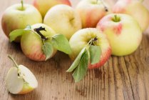 Свіжа сировина яблука — стокове фото