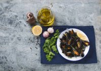 Steamed mussels on plate — Stock Photo