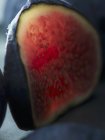 Fatia de figo vermelho fresco — Fotografia de Stock