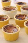 Closeup view of Creme brulee in baking dishes — Stock Photo