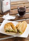 Baguette sandwich e vino — Foto stock
