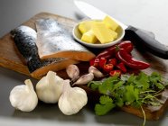Salmone con aglio e prezzemolo — Foto stock