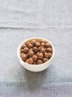 Орешки в керамическом соусе — стоковое фото