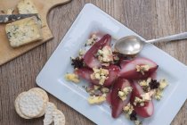 Stilton with red wine pears — Stock Photo