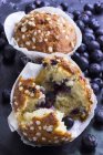 Muffins in muffin cases with fresh blueberries — Stock Photo
