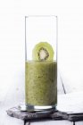 Kiwi fruit smoothie — Stock Photo