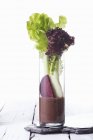Batido de verduras con lechuga - foto de stock
