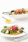 Салат из дыни с проскуитто — стоковое фото