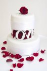 Дворівневий весільний торт — стокове фото