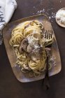 Linguine Pasta mit Pilzen und Parmesan — Stockfoto