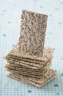 Pile de craquelins de graines de pavot — Photo de stock