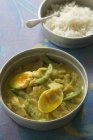 Curry de patata con arroz - foto de stock