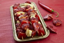 Pork, pepper and onion skewers — Stock Photo