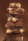 Carrés empilés de chocolat — Photo de stock