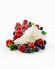 Closeup view of Creme fraiche with fresh berries — Stock Photo