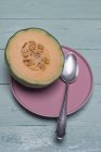 Eine halbe Cantaloupe Melone — Stockfoto