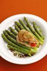 Stuffed turkey escalope with green asparagus — Stock Photo