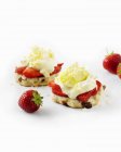 Closeup view of clotted cream and strawberries on scones — Stock Photo