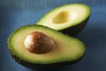 Halved fresh avocado — Stock Photo