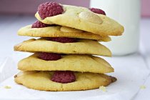 Stack of raspberry biscuits — Stock Photo