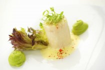 Steamed grouper with mushy peas — Stock Photo