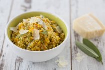 Quinoa-Risotto mit Kürbis — Stockfoto