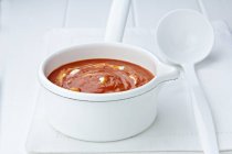 Cream of pepper soup in saucepan — Stock Photo
