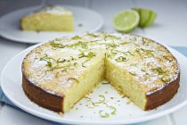Lime cake with icing sugar — Stock Photo