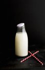 Пляшка рисового молока — стокове фото