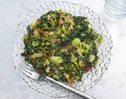 Couve e salada de couve-de-bruxelas — Fotografia de Stock