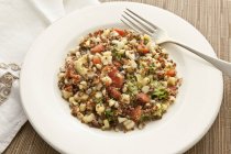 Salada de quinoa e milho doce — Fotografia de Stock