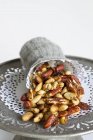 Сладкие и пряные орехи — стоковое фото